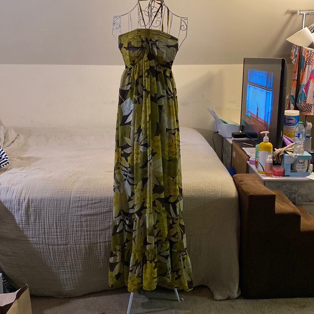 H&M Halter sundress. Color green. Size 2